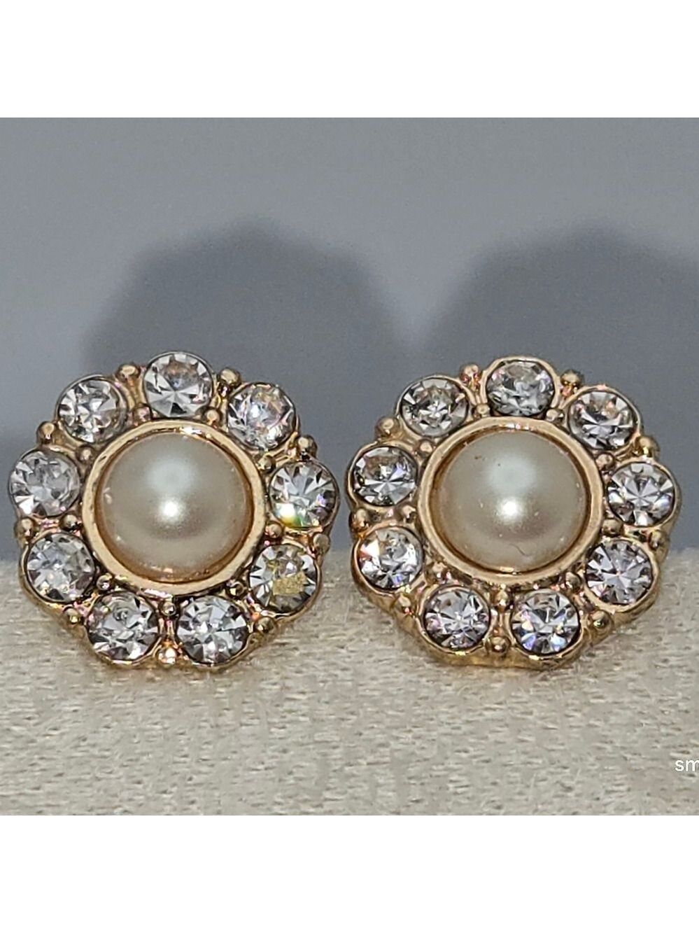 Faux Pearl & Rhinestone Stud Earrings Gold-Tone Classic Vintage 1/2''